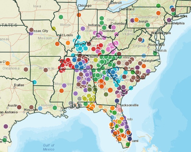 Map of the eastern United States with college football programs plotted as colored pins